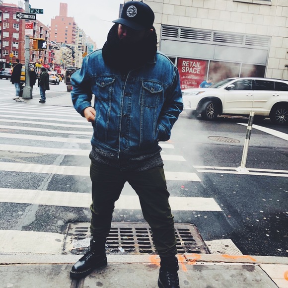 Meet your Posher, Carlos - Picture 1 of 3